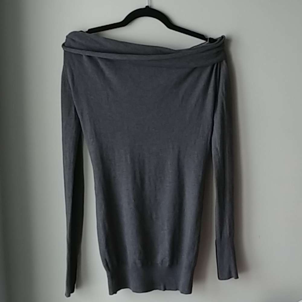 Off the shoulder tee